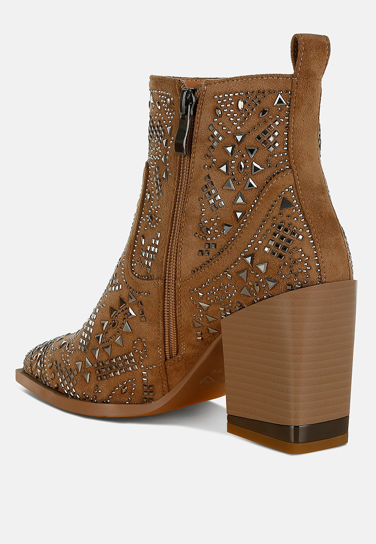 omishi stud embellished ankle boots#color_beige