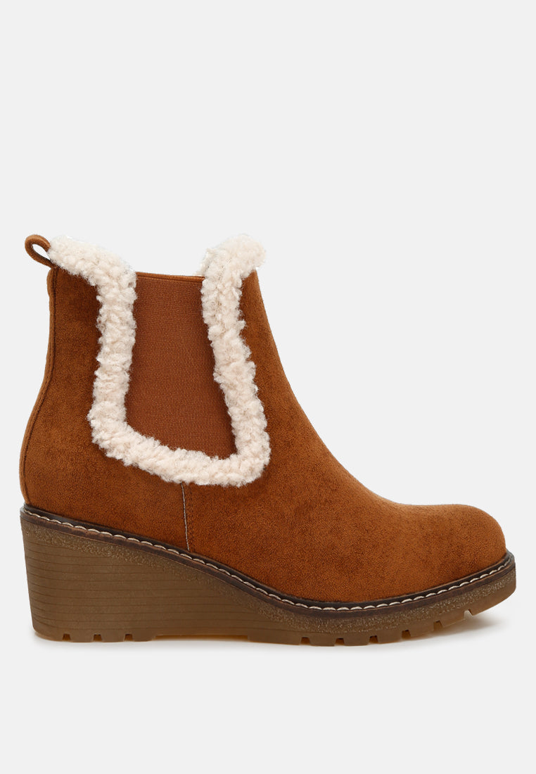 thunderhoof faux fur lined chelsea boots#color_tan