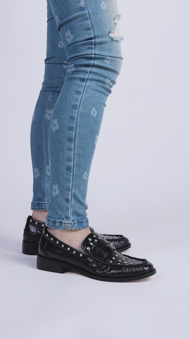 oglavia studs embellished leather loafers#color_black